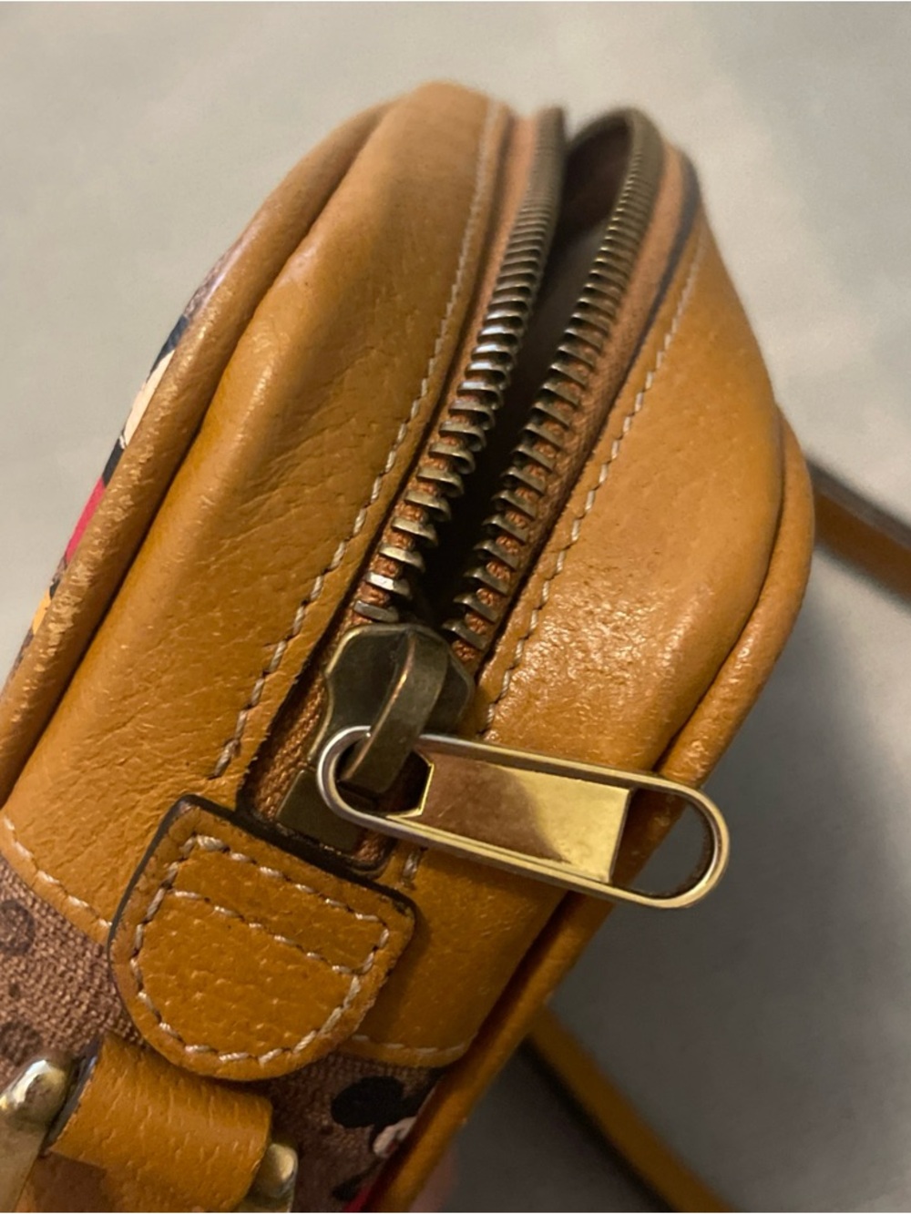 Gucci X Disney Mickey Mouse Crossbody Bag Authentic GG Coated Canvas Preowned - Picture 9 of 11